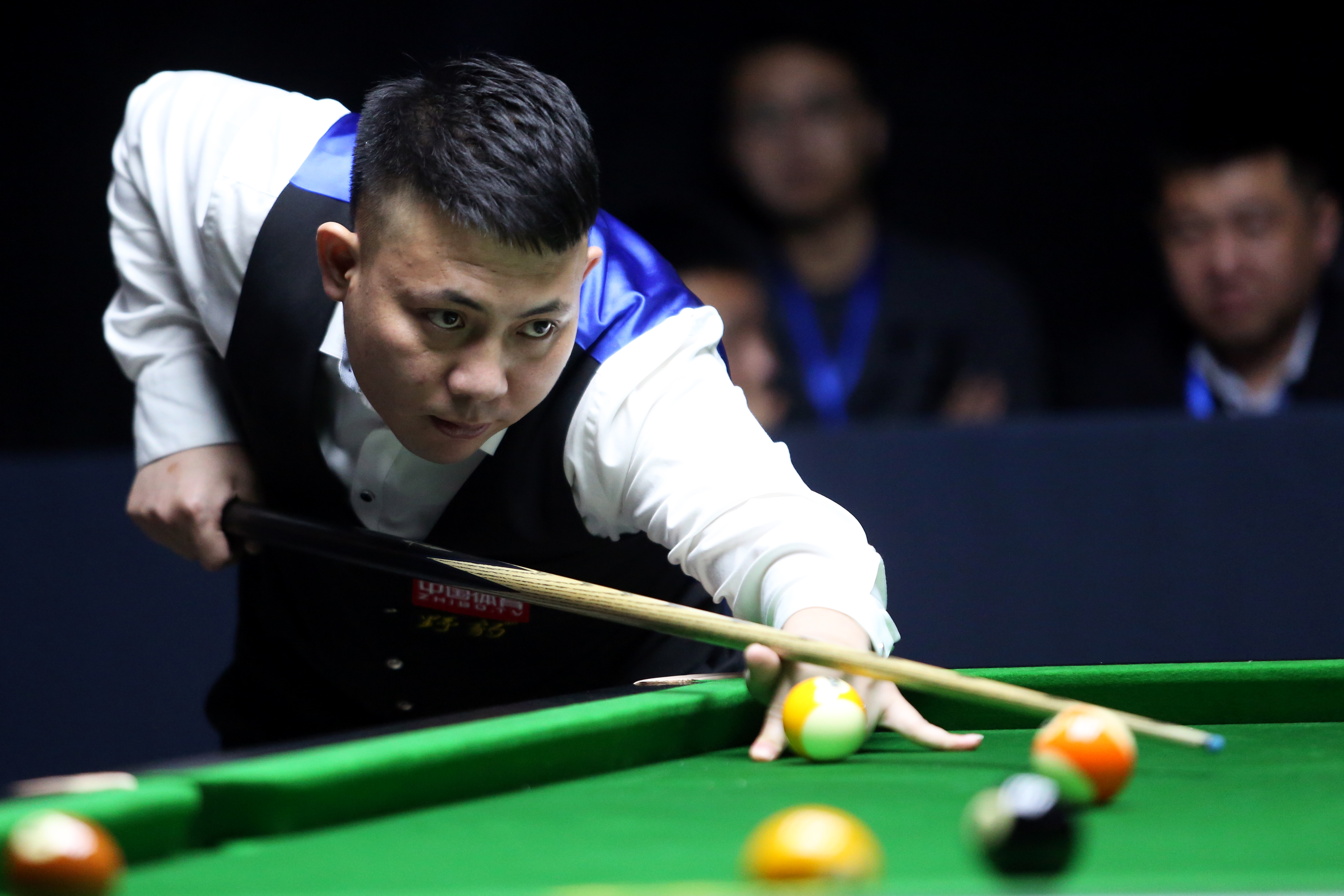 有多达4名 有多达4名