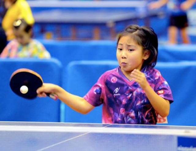 许多跑者在 许多跑者在